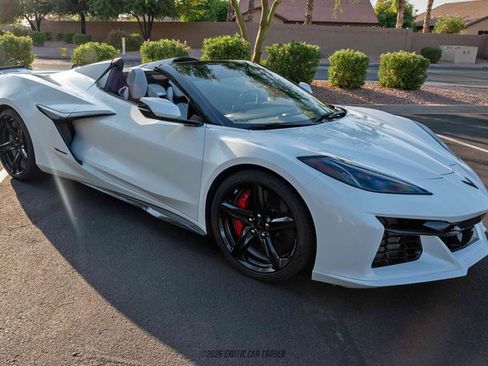 Used 2025 Chevrolet Corvette E-Ray AWD/4WD image 12