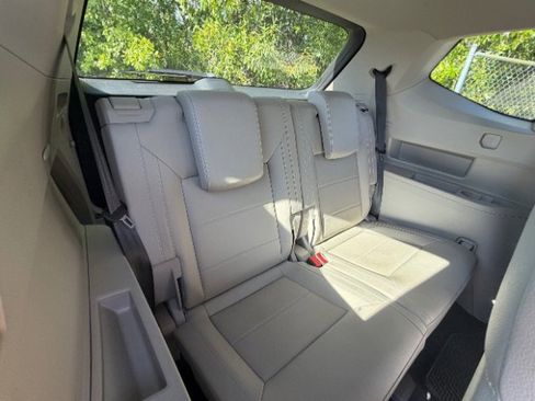 Used 2021 Volkswagen Atlas SE w/ Towing Package FWD image 9
