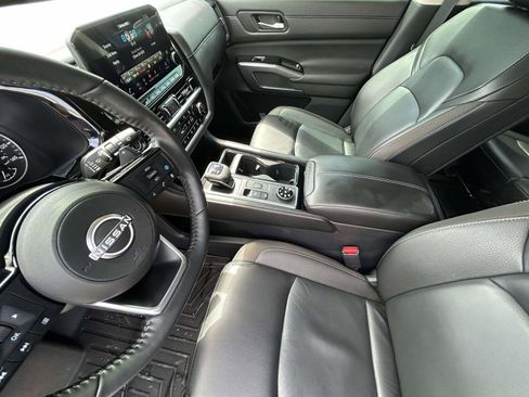 Used 2024 Nissan Pathfinder SL AWD/4WD image 10