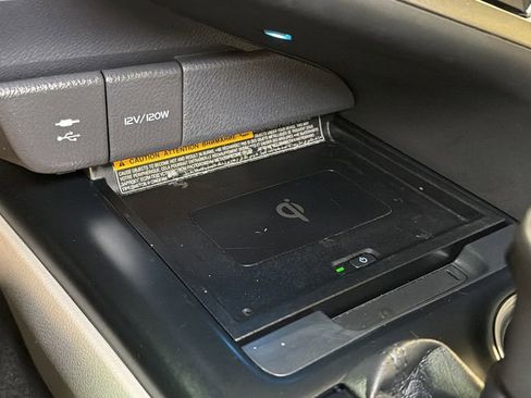 Used 2018 Toyota Camry XLE image 28