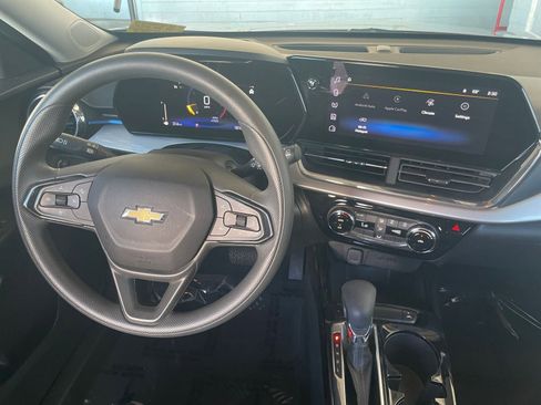 Used 2025 Chevrolet Trax LT image 33