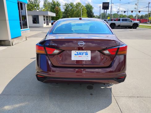 Used 2025 Nissan Altima 2.5 SV FWD image 8