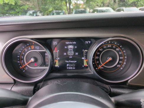 Used 2019 Jeep Wrangler Unlimited Sahara AWD/4WD image 17