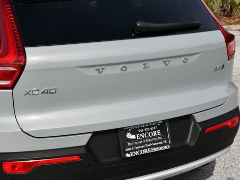 Used 2025 Volvo XC40 B5 Ultra image 10