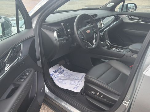 Used 2024 Cadillac XT6 Premium Luxury w/ LPO, Floor Liner Package AWD/4WD image 8
