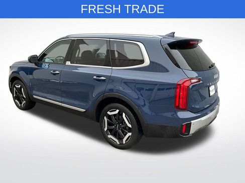 Used 2024 Kia Telluride S image 3