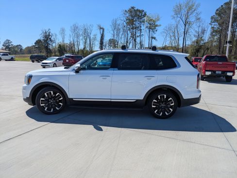Used 2025 Kia Telluride SX w/ SX Captain's Chair Package image 4