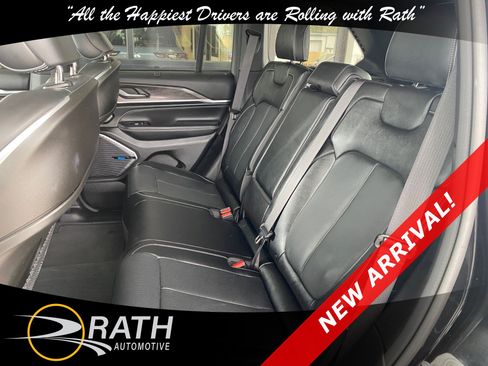 Used 2022 Jeep Grand Cherokee Overland w/ Luxury Tech Group IV image 21