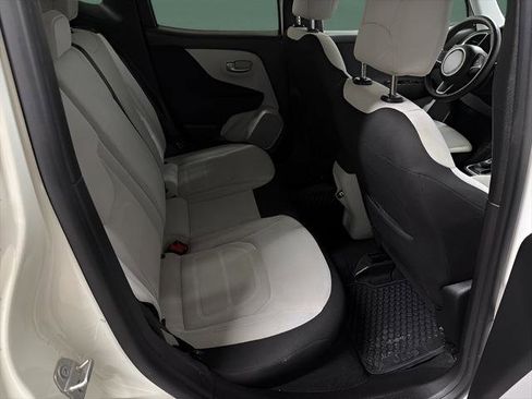 Used 2019 Jeep Renegade Latitude image 14