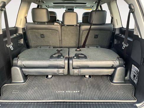 Used 2016 Toyota Land Cruiser image 32