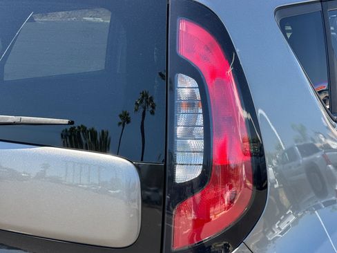 Used 2019 Kia Soul + FWD image 23