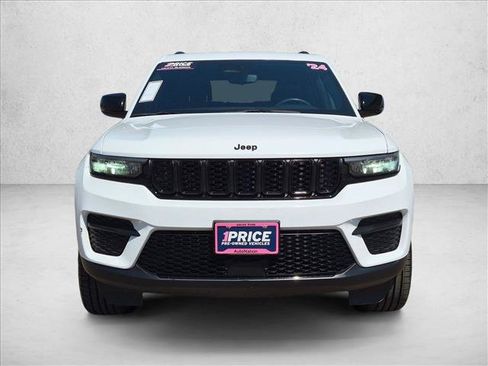 Used 2024 Jeep Grand Cherokee Altitude AWD/4WD image 2