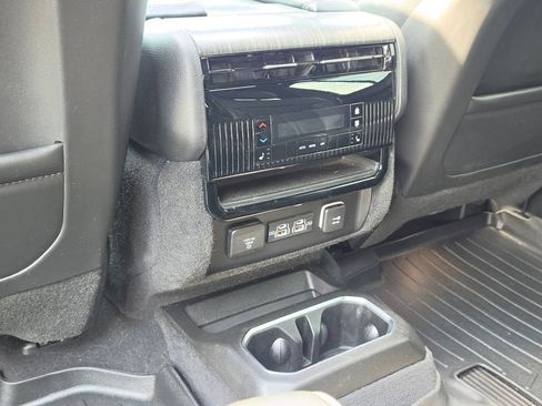 Used 2023 Jeep Wagoneer Series III w/ Premium Group I AWD/4WD image 34