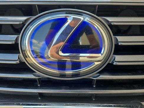 Used 2017 Lexus ES 300h FWD image 11