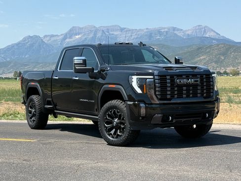 Used 2024 GMC Sierra 3500 Denali Ultimate AWD/4WD image 1