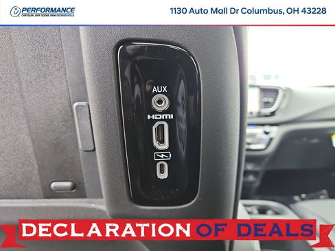 New 2026 Chrysler Pacifica Select image 18