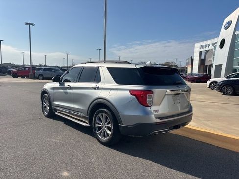 Used 2020 Ford Explorer XLT w/ Equipment Group 202A image 3