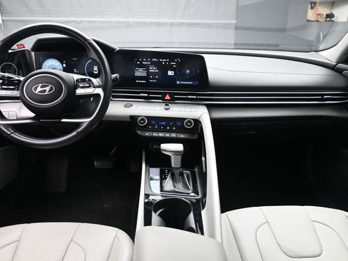 Used 2024 Hyundai Elantra Limited image 9