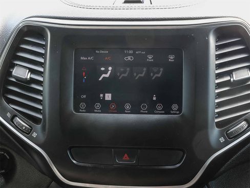 Used 2019 Jeep Cherokee Latitude w/ Popular Appearance Group image 15