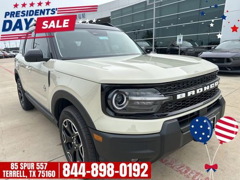 New 2025 Ford Bronco Sport Outer Banks image 2