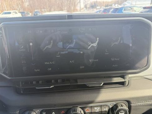 Used 2025 Jeep Wrangler Sahara image 21