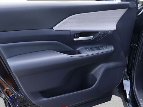 New 2026 Toyota Grand Highlander AWD image 9