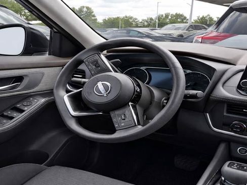 Used 2023 Nissan Rogue SV FWD image 16