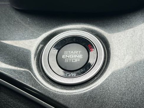 Used 2023 Jeep Grand Cherokee L Laredo image 32