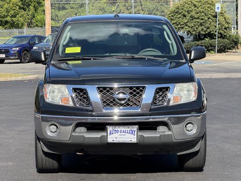 Used 2011 Nissan Frontier SV w/ SV Premium Utility Pkg AWD/4WD image 2