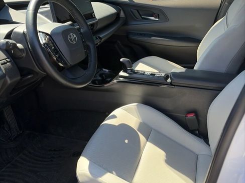 Used 2024 Toyota Prius XLE AWD/4WD image 9