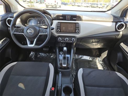 Used 2021 Nissan Versa SV image 11