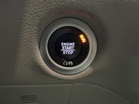 Used 2022 Chrysler Pacifica Touring-L FWD image 22