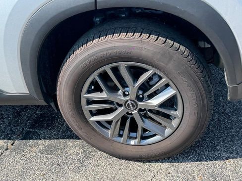 Used 2024 Nissan Rogue S AWD/4WD image 9