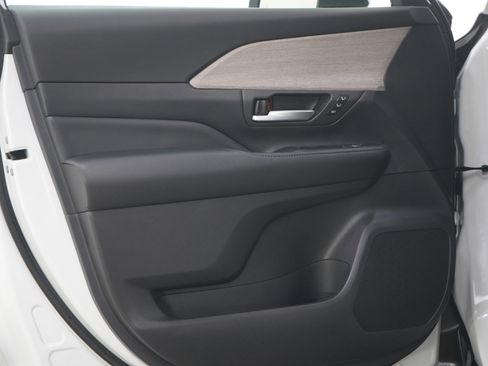 Used 2024 Toyota Grand Highlander Limited image 21