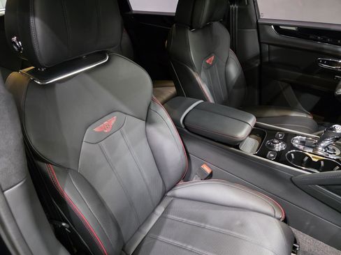 Used 2024 Bentley Bentayga image 22