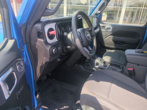 Used 2024 Jeep Wrangler Unlimited Sport AWD/4WD image 7