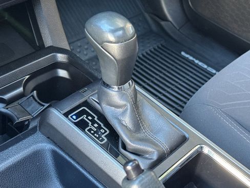 Used 2017 Toyota Tacoma TRD Off-Road RWD image 18