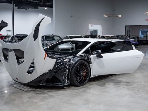Used 2022 Lamborghini Huracan STO RWD image 31