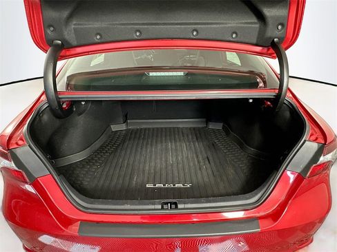 Used 2021 Toyota Camry SE image 24