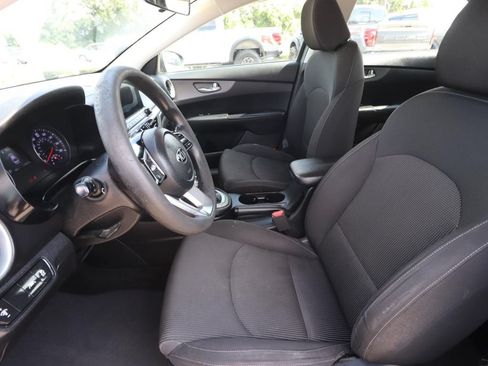 Used 2019 Kia Forte LXS FWD image 2