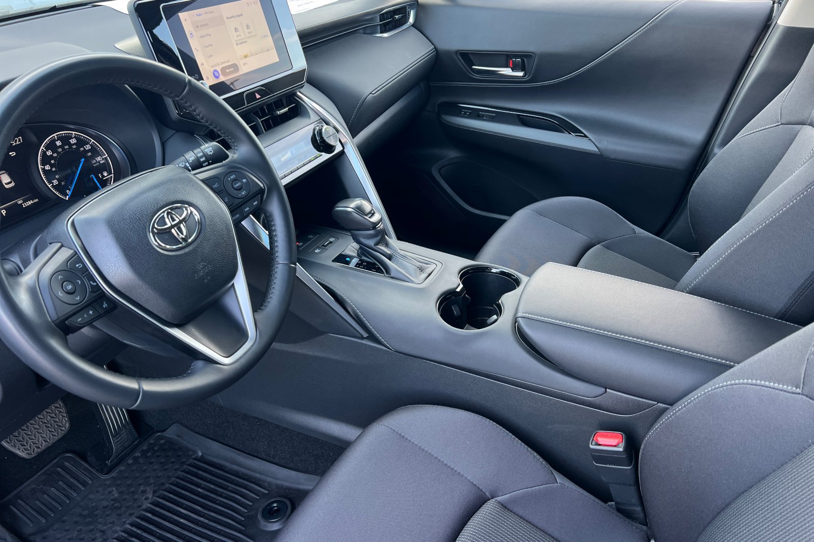 Certified 2024 Toyota Venza LE AWD/4WD image 9