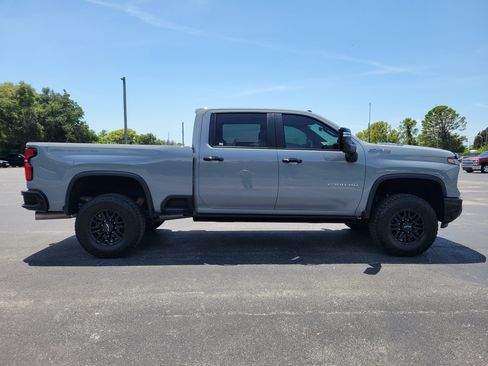 Certified 2025 Chevrolet Silverado 2500 ZR2 w/ Technology Package AWD/4WD image 4