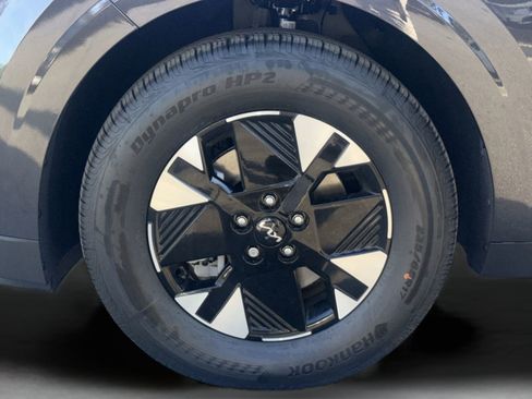 New 2026 Kia Carnival LXS FWD image 32