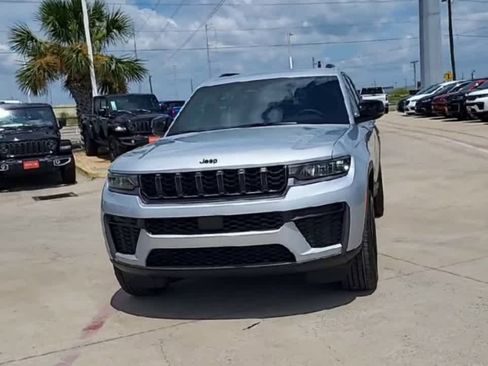 Used 2026 Jeep Grand Cherokee L 4WD image 3
