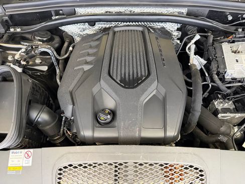 Used 2023 Porsche Macan AWD/4WD image 27