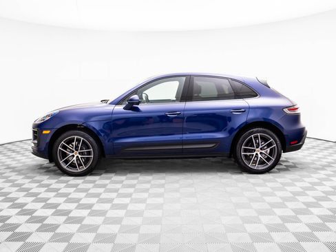 Certified 2025 Porsche Macan image 2