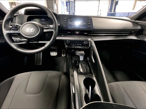 Certified 2025 Hyundai Elantra Sport image 40