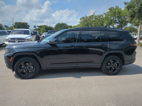 Used 2023 Jeep Grand Cherokee L Laredo RWD image 9