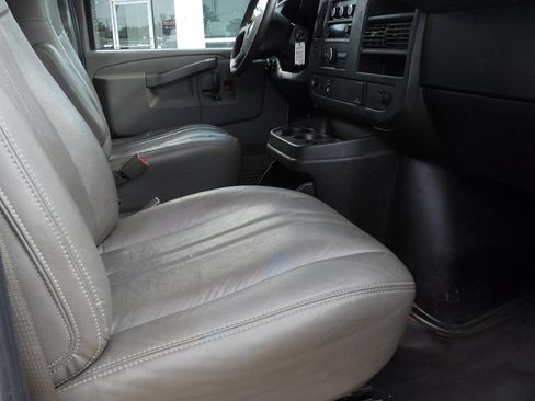 Used 2017 Chevrolet Express 2500 RWD image 22