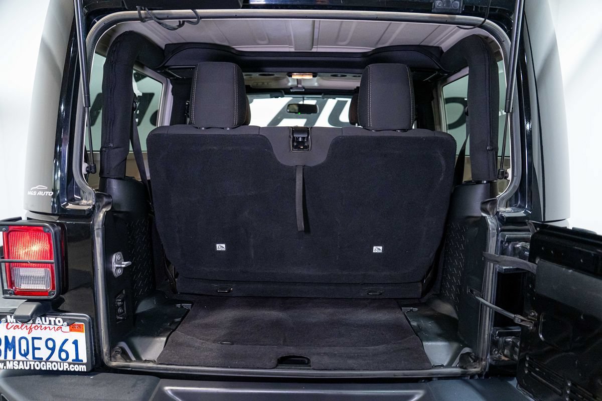 Used 2018 Jeep Wrangler Sport AWD/4WD image 13